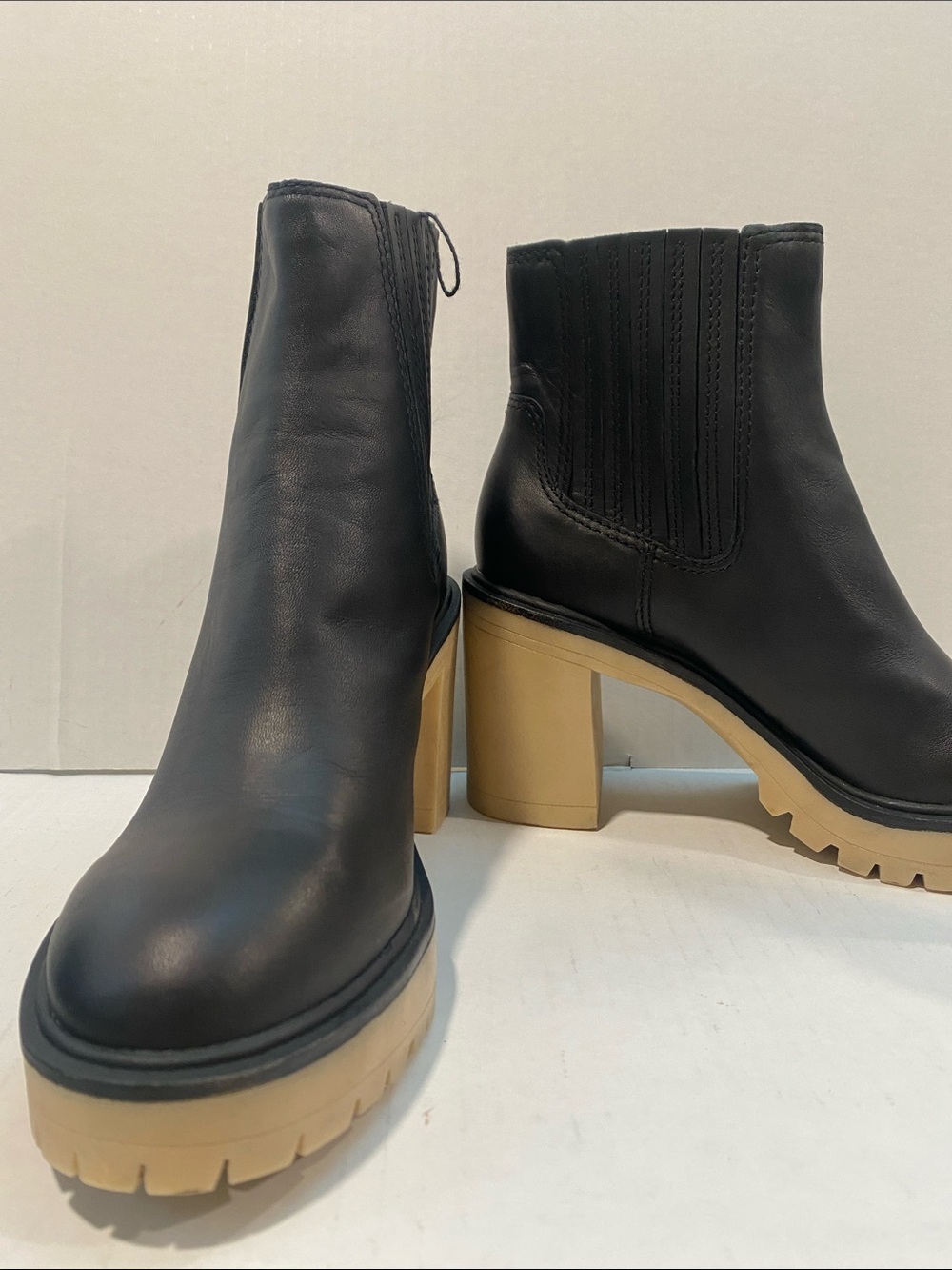 Dolce Vita womens Caster H20 Chelsea Boot, Black Leather H20, 8.5 US - Picture 4 of 6